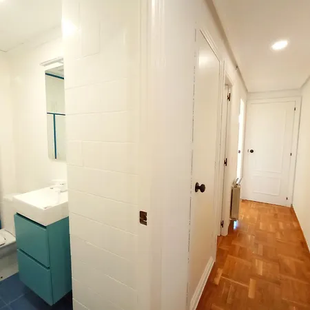 Amplio Y Luminoso En Urbanizacion Con Piscina Y Garaje Privado *