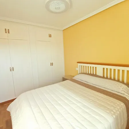 Amplio Y Luminoso En Urbanizacion Con Piscina Y Garaje Privado * Alicante