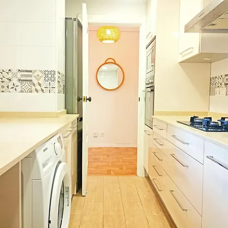 Amplio Y Luminoso En Urbanizacion Con Piscina Y Garaje Privado *