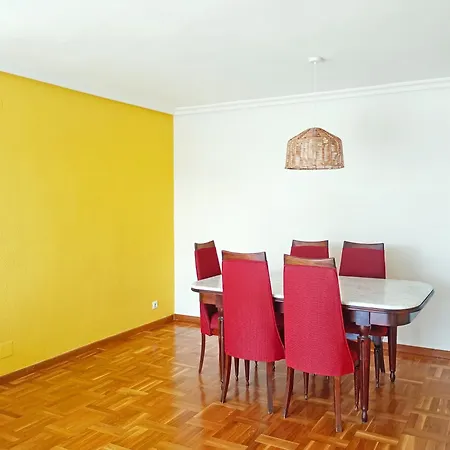 Amplio Y Luminoso En Urbanizacion Con Piscina Y Garaje Privado *